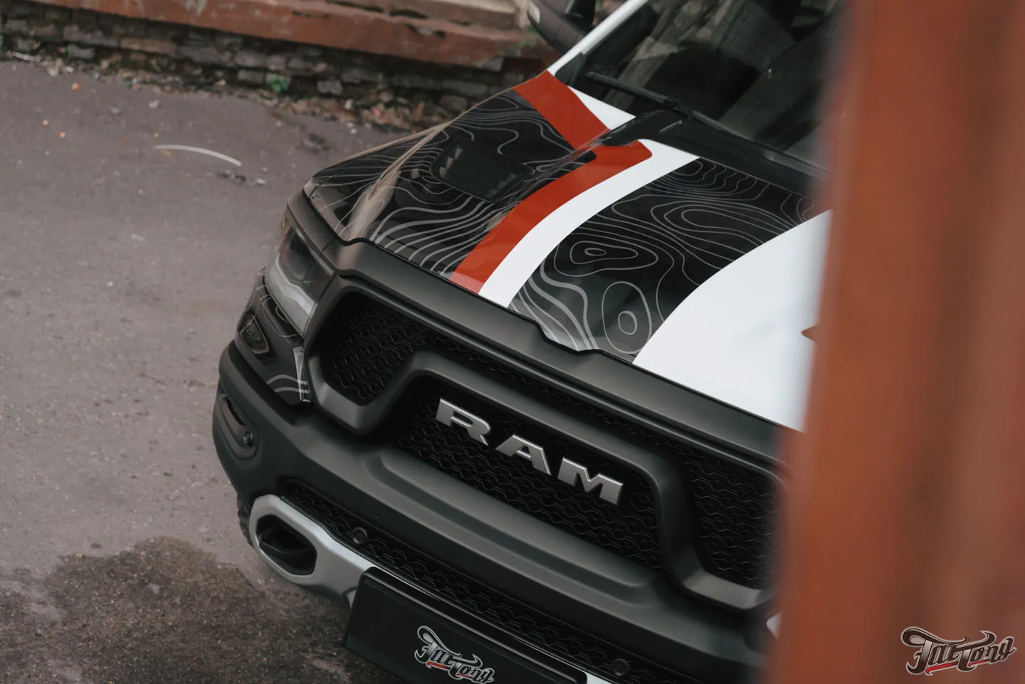 Оклейка в дизайн и защита полиуретаном RAM 1500 Rebel